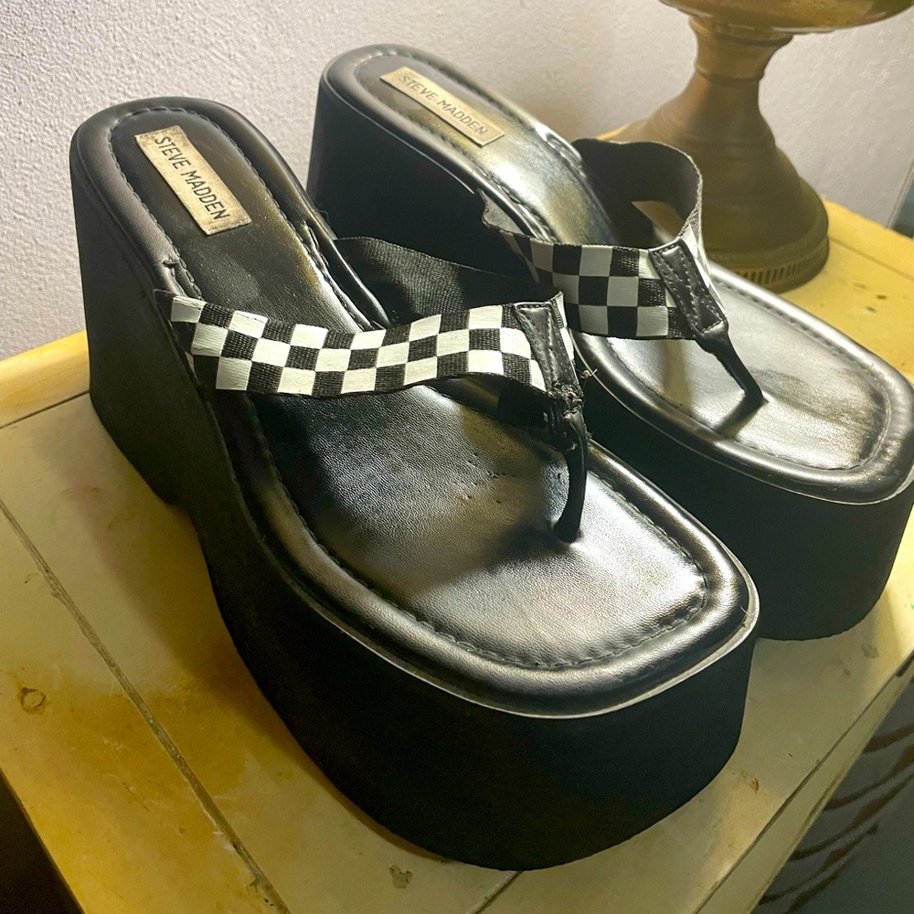Checkered print Steve Madden platform sandals